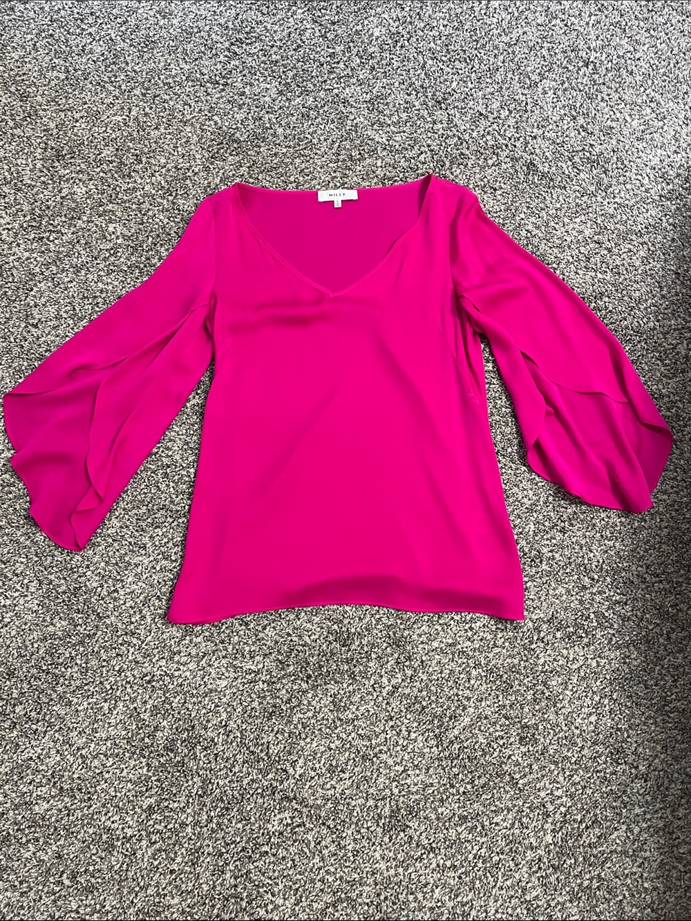 Like new!!! Size 0 100% Silk Milly magenta blouse.